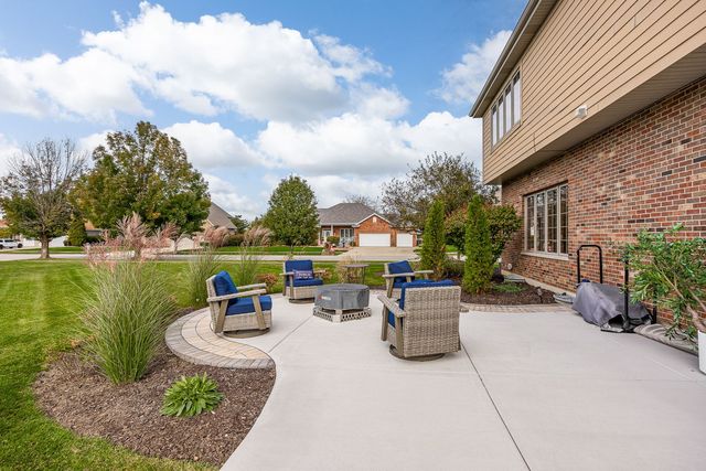 22374 Woodland Lane, Frankfort, IL 60423