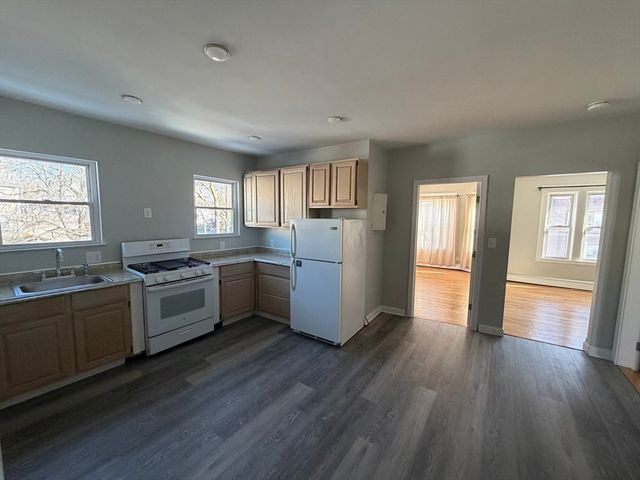 1038 Main Street 2R, Worcester, MA 01603