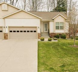904 S Sandalwood Circle, Norton Shores, MI 49441