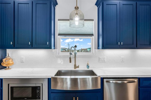 1240 Gulf Road, Crystal Beach, TX 77650