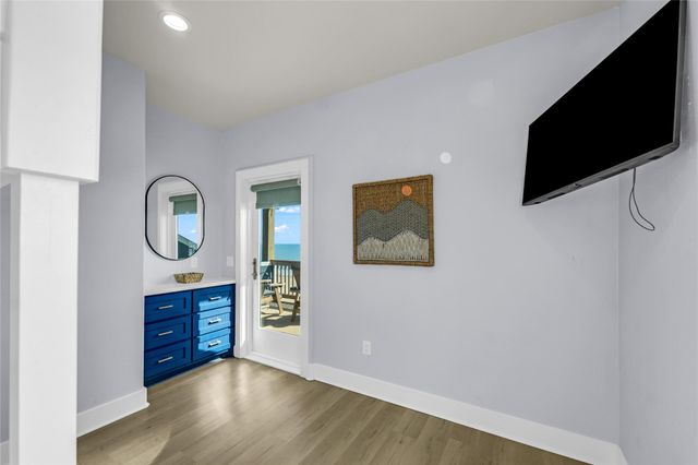 1240 Gulf Road, Crystal Beach, TX 77650