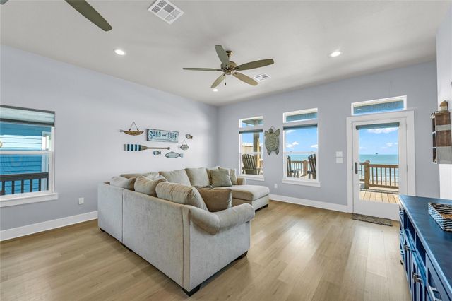 1240 Gulf Road, Crystal Beach, TX 77650