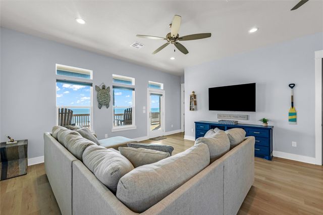 1240 Gulf Road, Crystal Beach, TX 77650