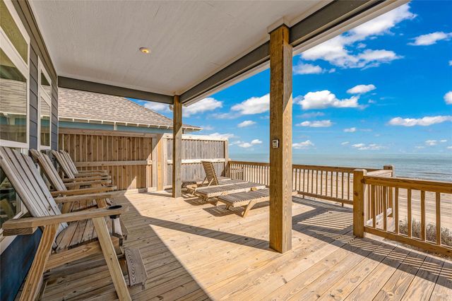 1240 Gulf Road, Crystal Beach, TX 77650