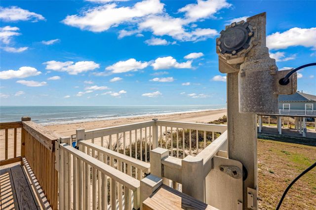 1240 Gulf Road, Crystal Beach, TX 77650