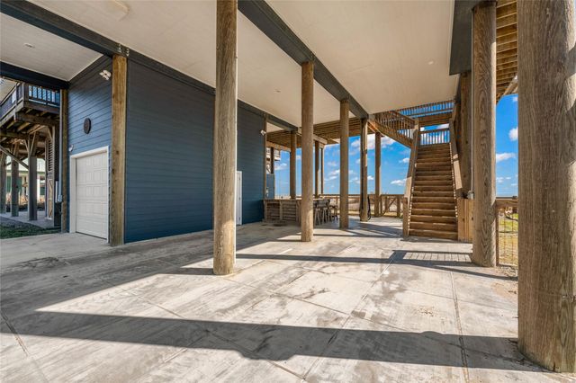 1240 Gulf Road, Crystal Beach, TX 77650