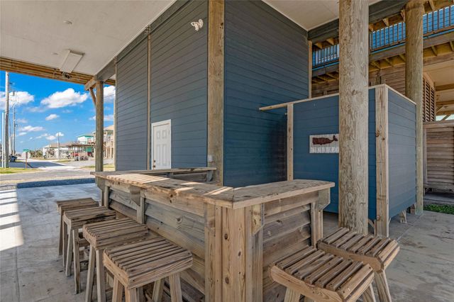 1240 Gulf Road, Crystal Beach, TX 77650