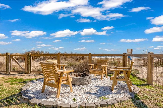 1240 Gulf Road, Crystal Beach, TX 77650