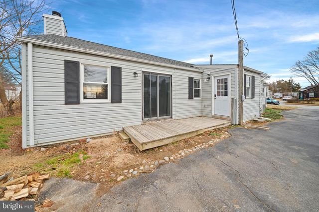 704 HARWOOD RD, Wilmington, DE 19804