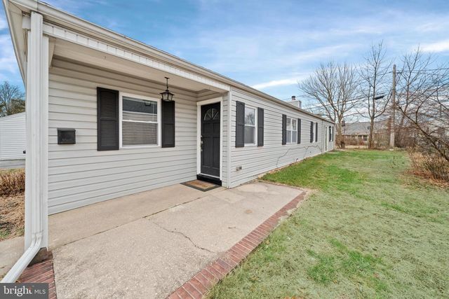 704 HARWOOD RD, Wilmington, DE 19804