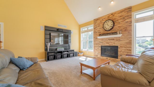 2255 Naples Drive, Valparaiso, IN 46385