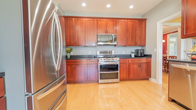 2255 Naples Drive, Valparaiso, IN 46385