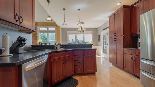 2255 Naples Drive, Valparaiso, IN 46385