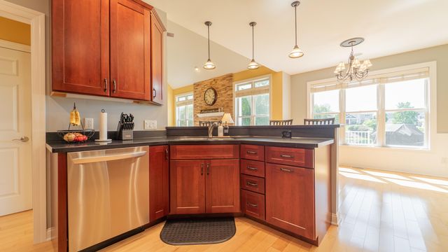 2255 Naples Drive, Valparaiso, IN 46385