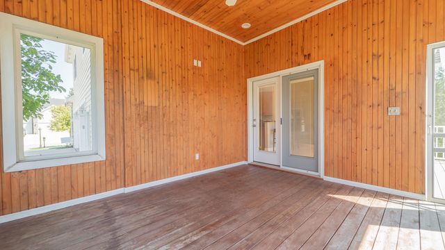 2255 Naples Drive, Valparaiso, IN 46385