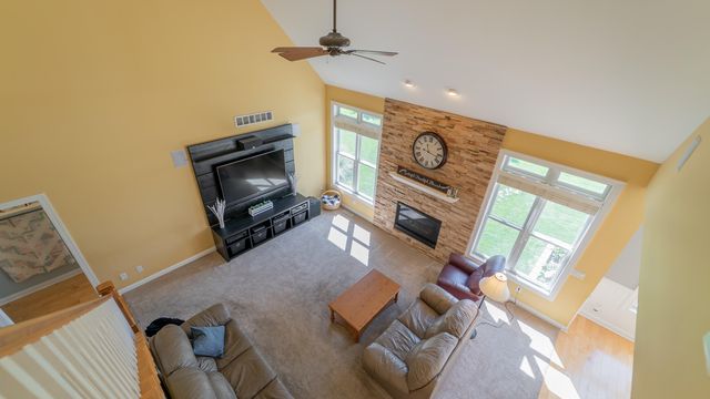 2255 Naples Drive, Valparaiso, IN 46385