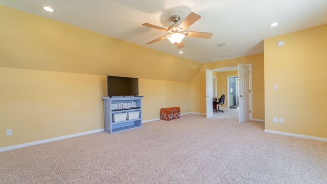 2255 Naples Drive, Valparaiso, IN 46385