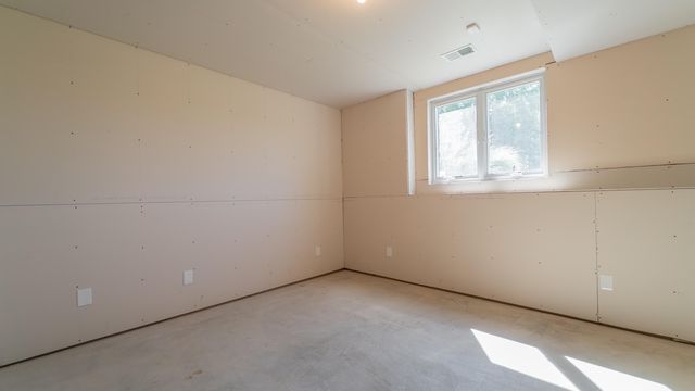 2255 Naples Drive, Valparaiso, IN 46385