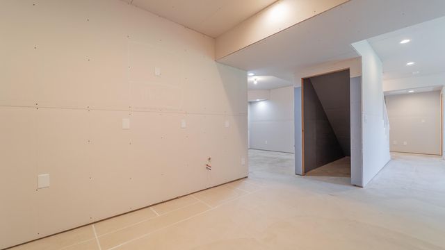 2255 Naples Drive, Valparaiso, IN 46385