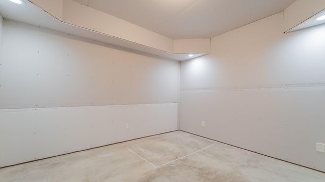 2255 Naples Drive, Valparaiso, IN 46385