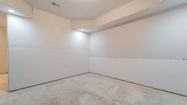 2255 Naples Drive, Valparaiso, IN 46385