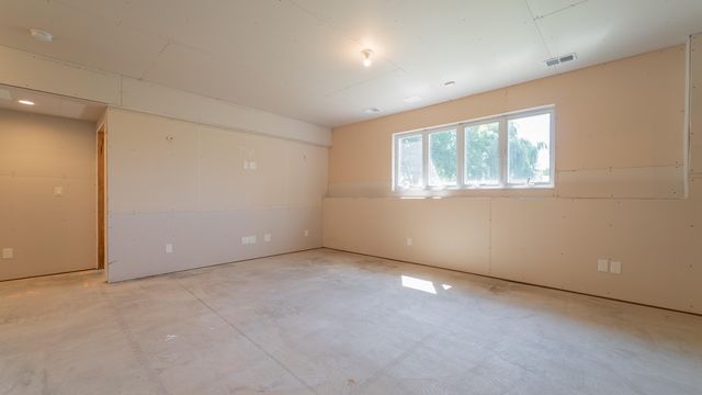 2255 Naples Drive, Valparaiso, IN 46385