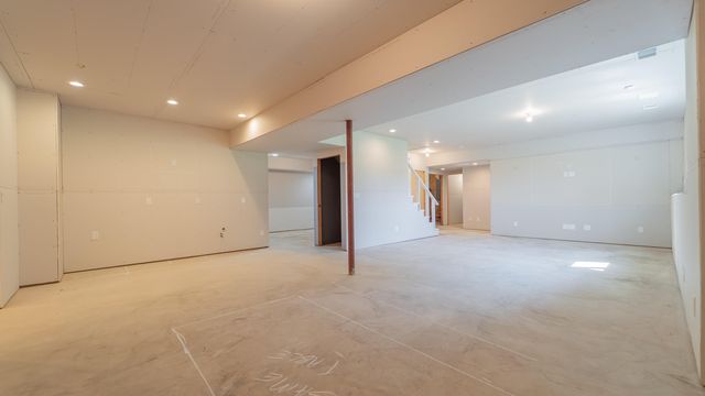 2255 Naples Drive, Valparaiso, IN 46385