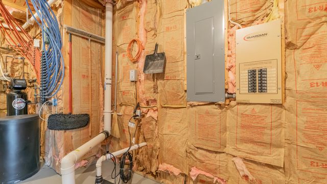 2255 Naples Drive, Valparaiso, IN 46385