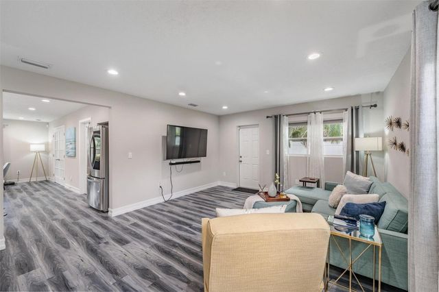 7308 N DARTMOUTH AVENUE, Tampa, FL 33604