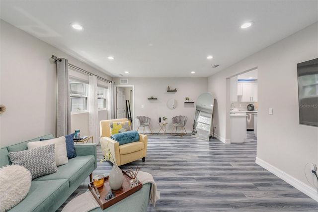 7308 N DARTMOUTH AVENUE, Tampa, FL 33604