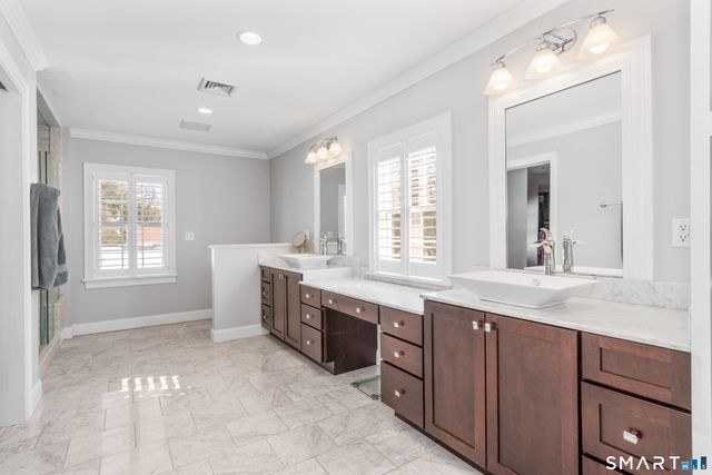 11 Forest Hills Drive, West Hartford, CT 06117