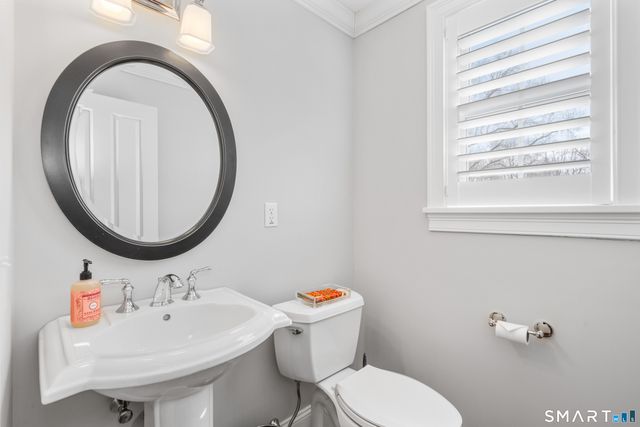 11 Forest Hills Drive, West Hartford, CT 06117