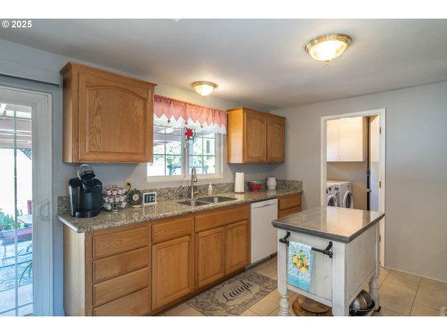 962 Nw KEASEY St, Roseburg, OR 97471