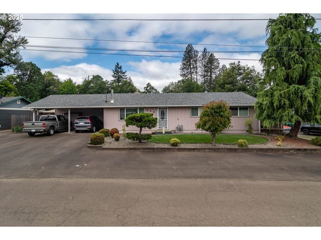 962 Nw KEASEY St, Roseburg, OR 97471