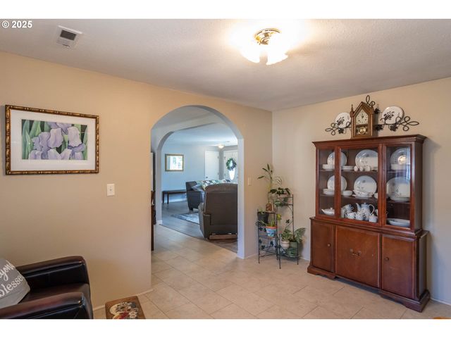 962 Nw KEASEY St, Roseburg, OR 97471