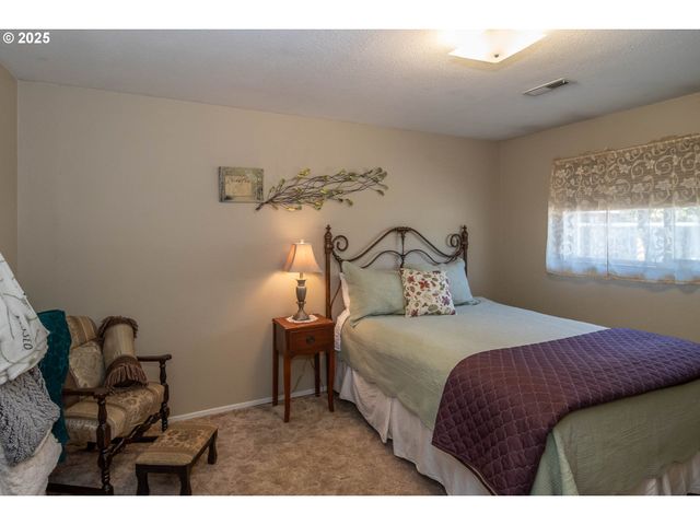 962 Nw KEASEY St, Roseburg, OR 97471