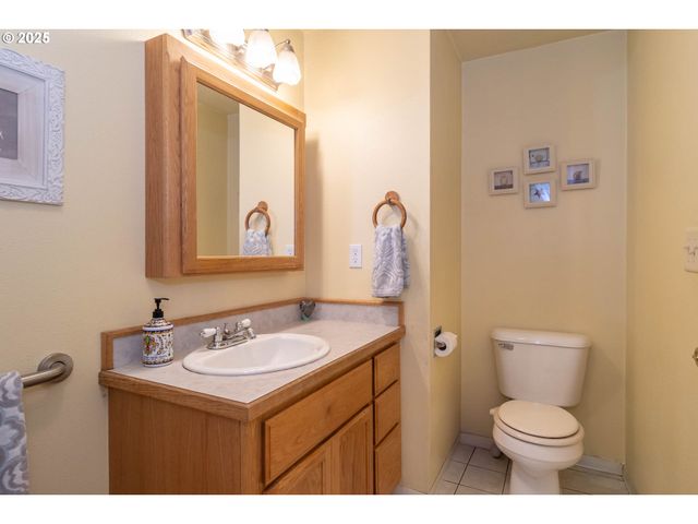 962 Nw KEASEY St, Roseburg, OR 97471