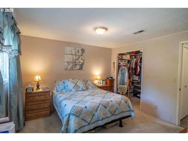 962 Nw KEASEY St, Roseburg, OR 97471