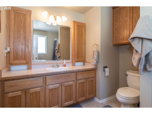 962 Nw KEASEY St, Roseburg, OR 97471