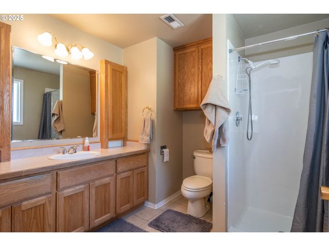 962 Nw KEASEY St, Roseburg, OR 97471