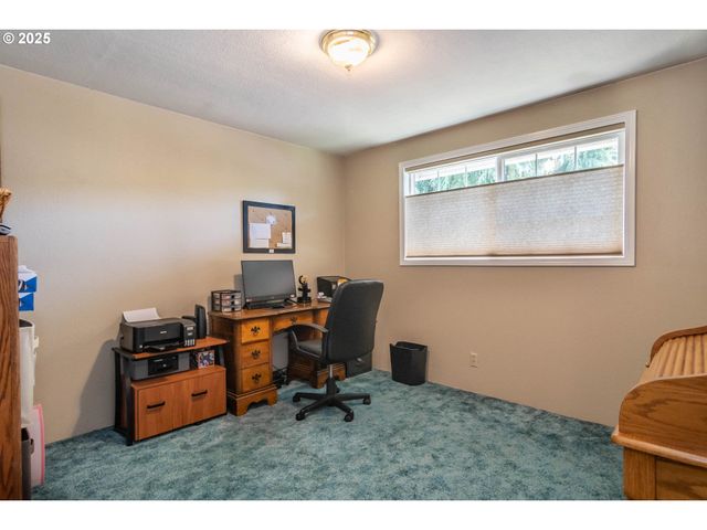 962 Nw KEASEY St, Roseburg, OR 97471