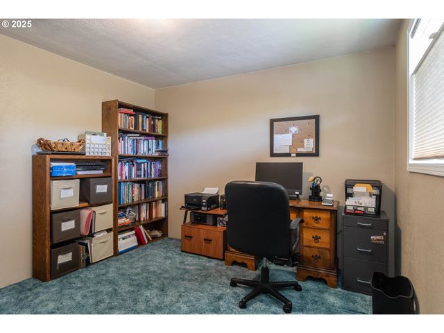 962 Nw KEASEY St, Roseburg, OR 97471