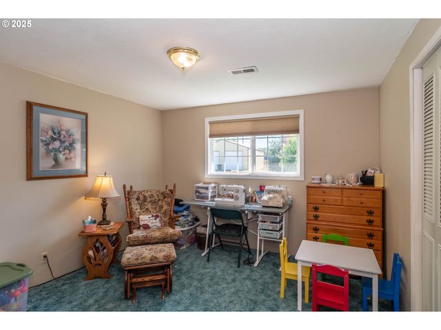 962 Nw KEASEY St, Roseburg, OR 97471