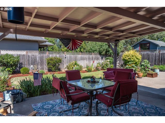 962 Nw KEASEY St, Roseburg, OR 97471