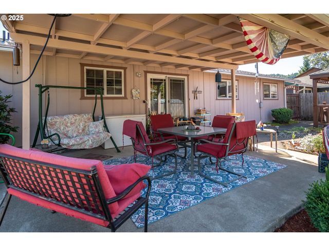 962 Nw KEASEY St, Roseburg, OR 97471