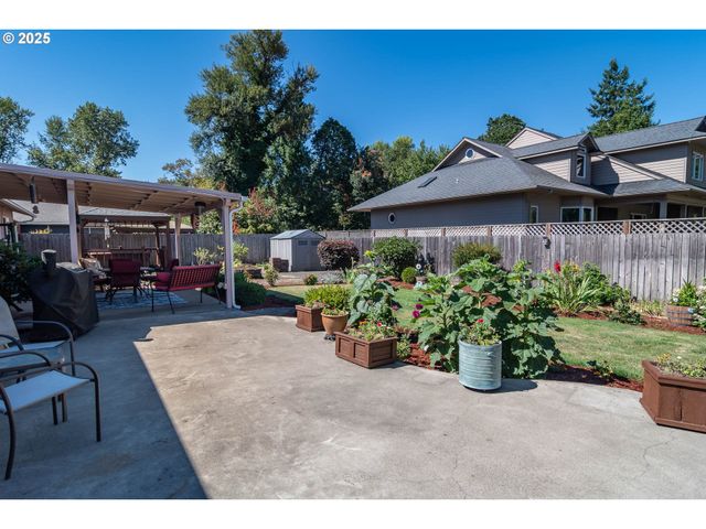 962 Nw KEASEY St, Roseburg, OR 97471