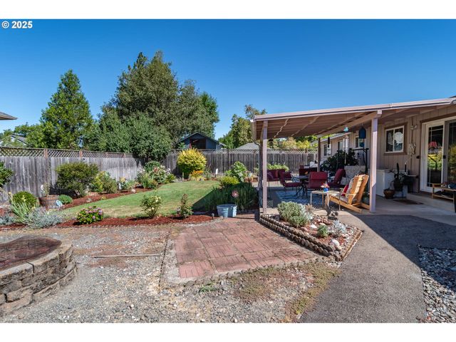 962 Nw KEASEY St, Roseburg, OR 97471