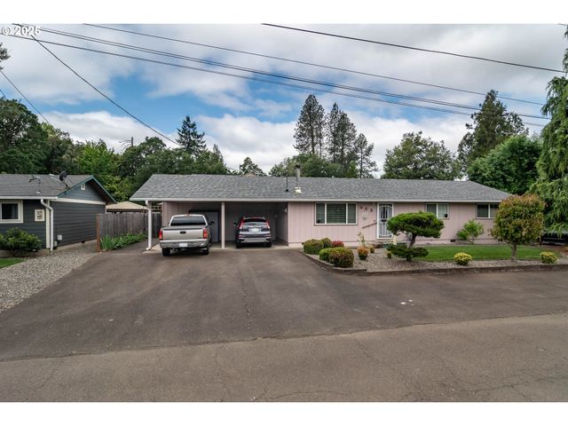 962 Nw KEASEY St, Roseburg, OR 97471