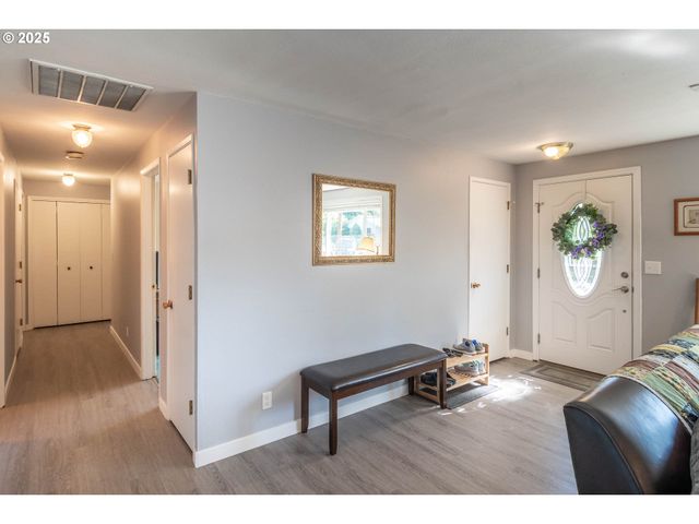 962 Nw KEASEY St, Roseburg, OR 97471