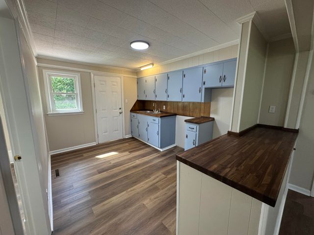 12820 W Lynchburg Salem, Blue Ridge, VA 24064